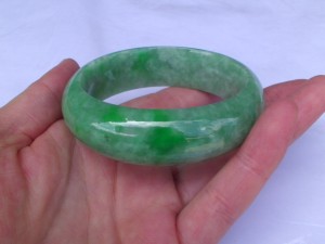 翡翠バングル