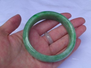 翡翠バングル