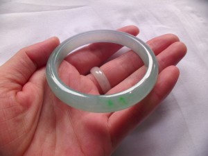 氷翡翠バングル