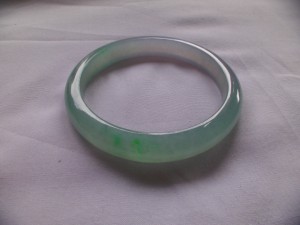 氷翡翠バングル