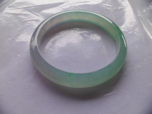 氷翡翠バングル