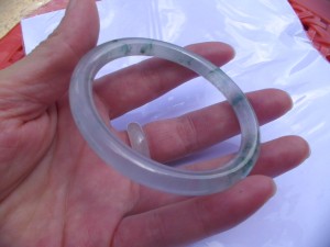 氷翡翠バングル