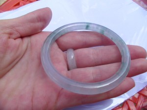 氷翡翠バングル