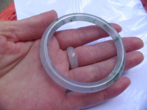 氷翡翠バングル