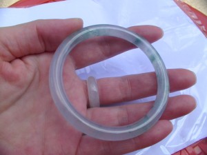 氷翡翠バングル