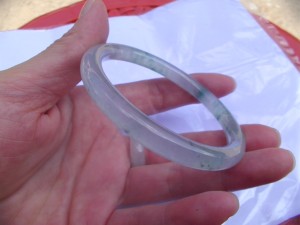 氷翡翠バングル