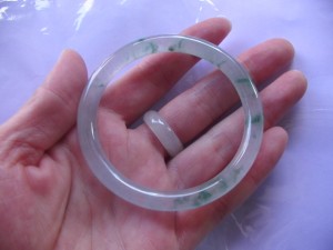 氷翡翠バングル