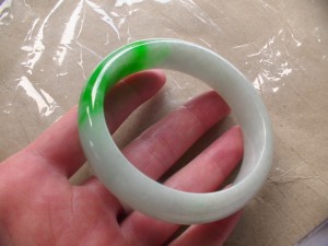 翡翠バングル