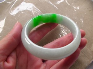 翡翠バングル