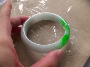 翡翠バングル