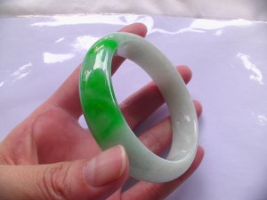 翡翠バングル