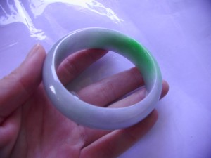 翡翠バングル