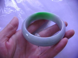 翡翠バングル