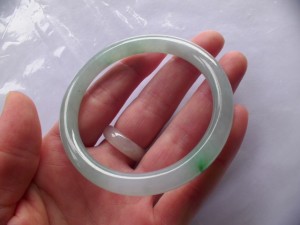 氷翡翠バングル
