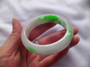 翡翠バングル