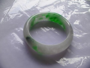 翡翠バングル