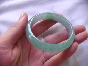 翡翠バングル