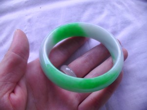 翡翠バングル