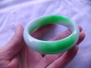 翡翠バングル