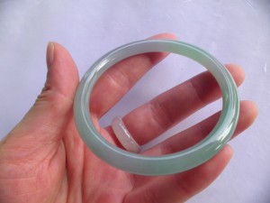 翡翠バングル