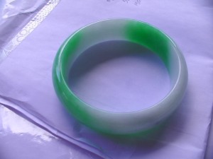 翡翠バングル