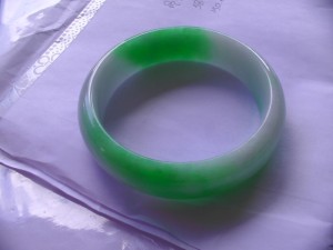 翡翠バングル