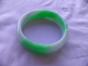 翡翠バングル