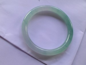 氷翡翠バングル