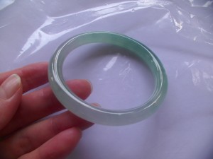 氷翡翠バングル