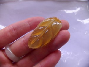 黄翡翠カービング