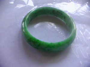 翡翠バングル