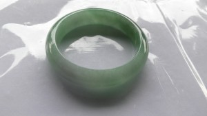 翡翠バングル