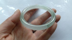 氷翡翠バングル