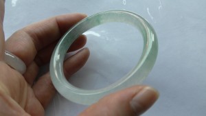 氷翡翠バングル