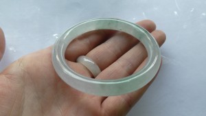 氷翡翠バングル