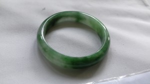 翡翠バングル