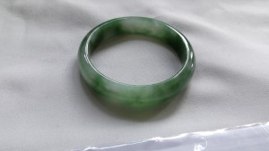 翡翠バングル