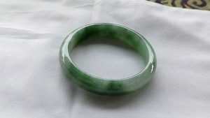 翡翠バングル