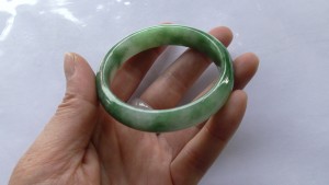 翡翠バングル