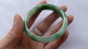 翡翠バングル