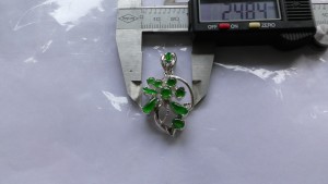 翡翠ペンダント