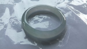 氷翡翠バングル