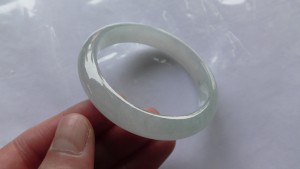氷翡翠バングル
