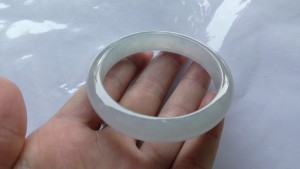氷翡翠バングル