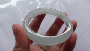 氷翡翠バングル