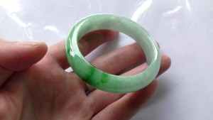 翡翠バングル