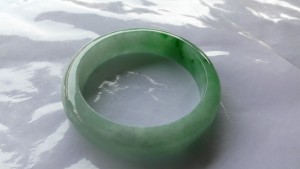 翡翠バングル