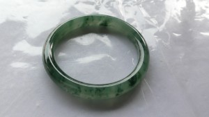 氷翡翠バングル