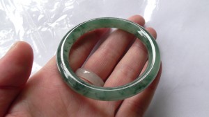 氷翡翠バングル