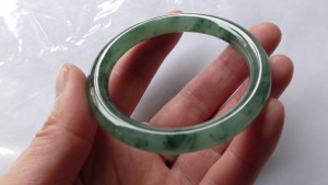 氷翡翠バングル